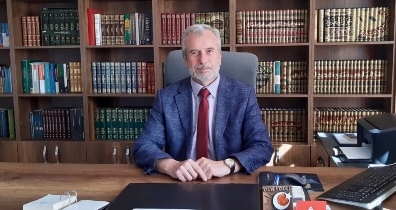 AYVALIK’IN YENİ MÜFTÜSÜ MEHMET YİĞİT BAŞARILI ÖZGEÇMİŞİ İLE DİKKAT ÇEKİYOR