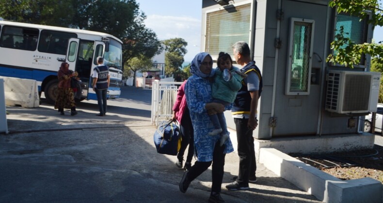AYVALIK’TA 52 DÜZENSİZ GÖÇMEN KURTARILDI