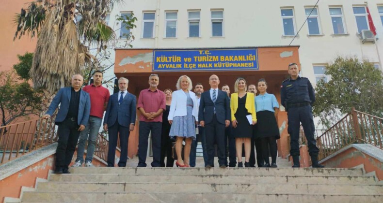 CUMHURİYETİN 100. YILINA “GÜZELLİĞİN İZİNDE” EBRU SERGİSİ