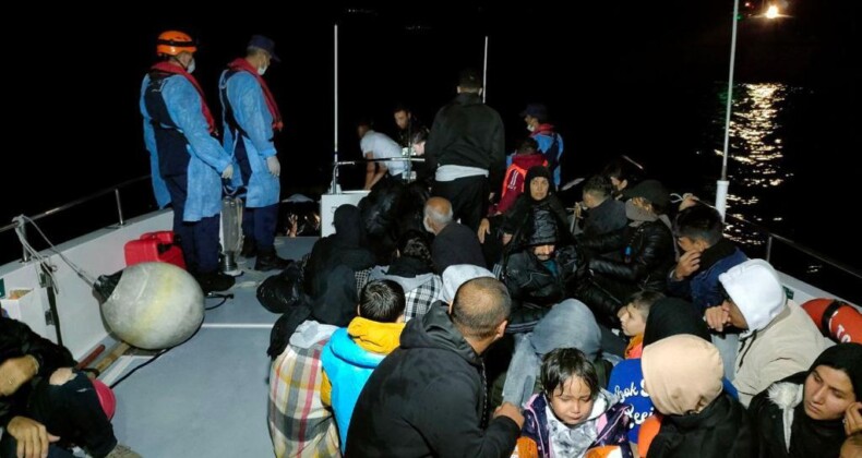 -AYVALIK’TA 47 DÜZENSİZ GÖÇMEN SAHİL GÜVENLİK’TEN KAÇAMADI