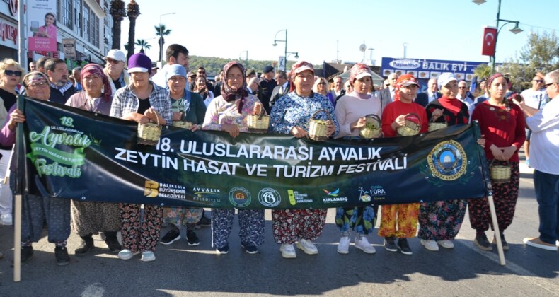 18. AYVALIK ULUSLAR ARASI ZEYTİN HASAT FESTİVALİ ZEYTİNE MİNNET YÜRÜYÜŞÜ İLE BAŞLADI