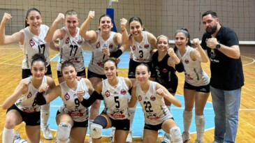 VOLEYBOL 2. LİGDE AYDENİZ ET GELİŞİM SPOR YEŞİL BAYRAMİÇ’İ DE DEVİRDİ