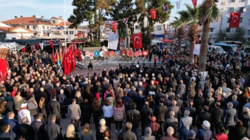 AYVALIK’TA ATATÜRK ÖZLEMİ HÜZÜNÜ