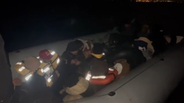 AYVALIK’TA 23 GÖÇMEN YAKALANDI