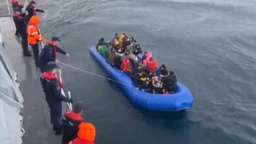 AYVALIK’TA 56 GÖÇMEN SAHİL GÜVENLİKTEN KAÇAMADI