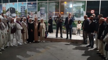 AYVALIKLI UMRECİLER DUALARLA KUTSAL TOPRAKLARA UĞURLANDI