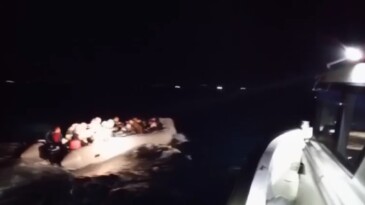 AYVALIK’TA 42 GÖÇMEN YAKALANDI
