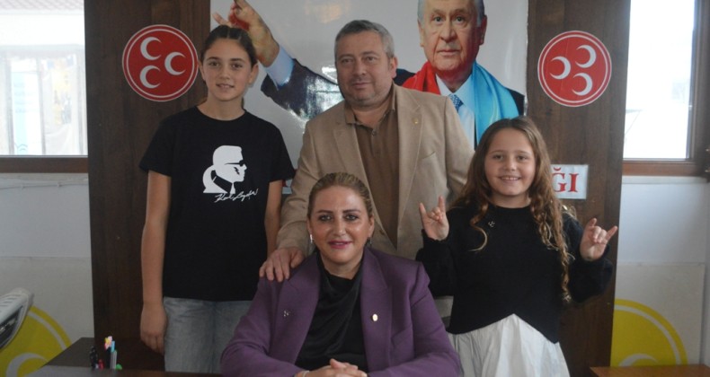 CUMHUR İTTİFAKI’NIN AYVALIK’TAKİ İLK ADAY ADAYI ÖZLEM YALÇIN OLDU