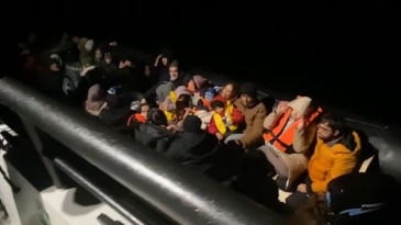 AYVALIK’TA 39 DÜZENSİZ GÖÇMEN YAKALANDI