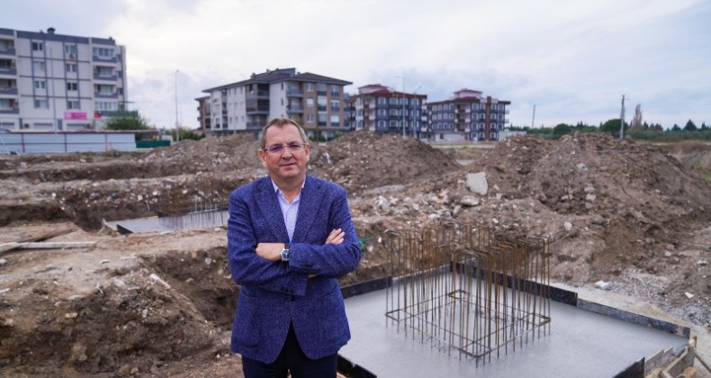 BAŞKAN ERGİN’İN ÖNCÜLÜĞÜNDE ALTINOVA’YA MODERN KAPALI PAZARYERİ GELİYOR
