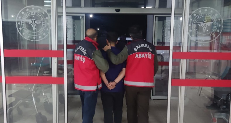 AYVALIK’TA SİLAHLA YARALAMA ŞÜPHELİSİ POLİS OPERASYONU İLE ELE GEÇİRİLDİ
