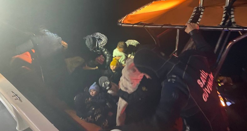 AYVALIK’TA 46 GÖÇMEN KURTARILDI