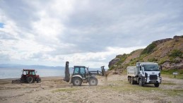 KUZEY EGE’NİN TURİZM MERKEZİ AYVALIK’TA KUMSALLAR SEZONA HAZIRLANIYOR