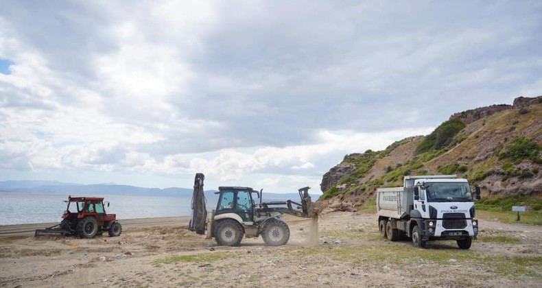 KUZEY EGE’NİN TURİZM MERKEZİ AYVALIK’TA KUMSALLAR SEZONA HAZIRLANIYOR