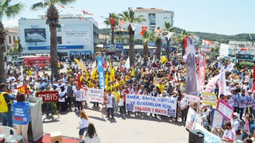 AYVALIK’TA 1 MAYIS EMEK VE DAYANIŞMA GÜNÜ COŞKUSU