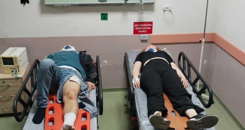 TRAFİK KAZASI GEÇİRDİLER HASTANEDEN SAHNEYE KOŞTULAR