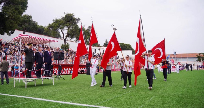 AYVALIK’TA SÖNMEYEN 19 MAYIS COŞKUSU