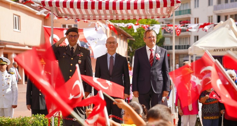 -ALTINOVA’DA DÜŞMAN İŞGALİNDEN KURTULUŞUN 102. YILI COŞKUSU