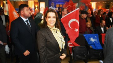 AYVALIK AK PARTİ’DE BETÜL AKIN’LI DÖNEM BAŞLADI