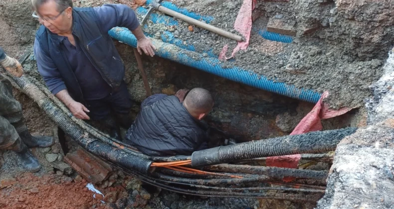 AYVALIK’TA BASKİ EKİPLERİ EN ZOR ŞARTLARDA GÖREV YAPARAK HİZMET VERİYOR