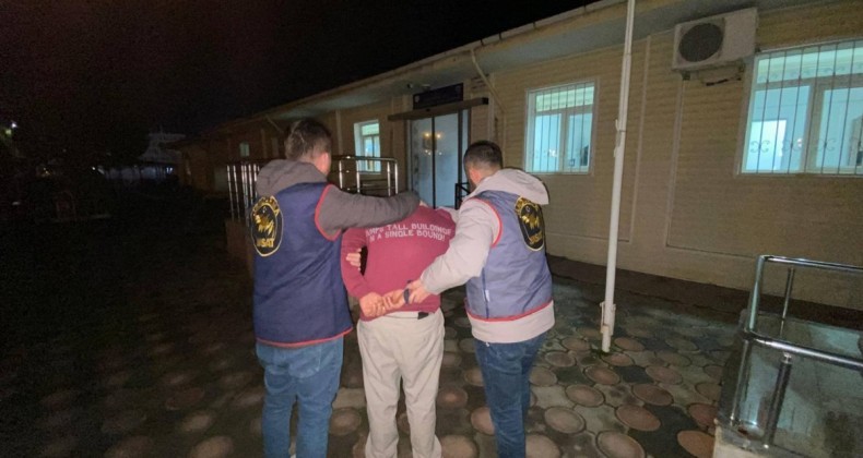 AYVALIK’TA JANDARMA EKİPLERİ ÇEŞİTLİ SUÇLARDAN ARANAN 13 KİŞİYİ KISKIVRAK YAKALADI