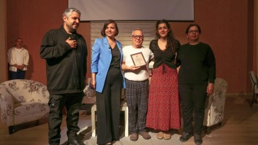 AYVALIK BELEDİYE TİYATROSU KARABAĞLAR’I SALLADI