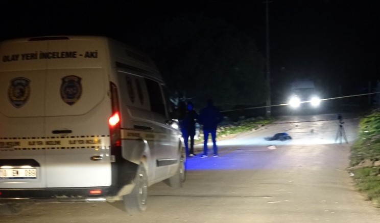 AYVALIK’TA 45 YAŞINDAKİ ŞAHIS TÜFEK VE TABANCALI SALDIRI SONUCUNDA HAYATINI KAYBETTİ