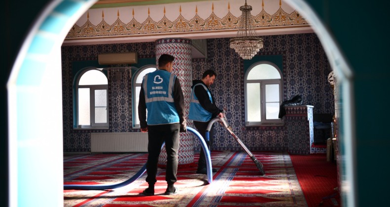 BALIKESİR’DE CAMİLER RAMAZAN’A HAZIRLANIYOR