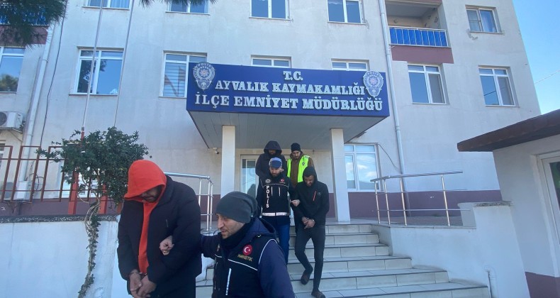 AYVALIK’TA NARKOTİK POLİSİ UYUŞTURUCU SATICILARINA GEÇİT VERMİYOR