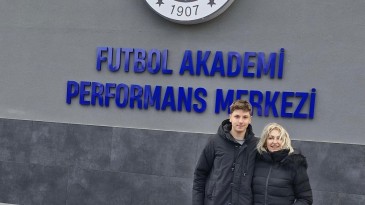 AYVALIKGÜCÜ’NÜN GENÇ YILDIZI BURAK FENERBAHÇE’YE GÖZ KIRPIYOR