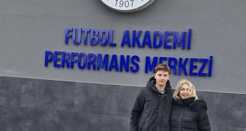 AYVALIKGÜCÜ’NÜN GENÇ YILDIZI BURAK FENERBAHÇE’YE GÖZ KIRPIYOR