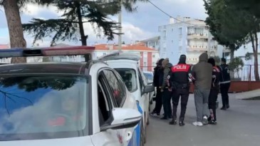 AYVALIK’IN DÜNYACA ÜNLÜ CUNDA ADASI’NA DADANAN HIRSIZLIK ÇETESİ POLİS OPERASYONUYLA ÇÖKERTİLDİ