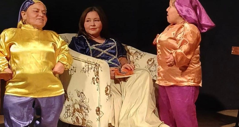 AYVALIK’TA “TEKNOLOJİ PRENSESİ” BEĞENİYLE İZLENDİ