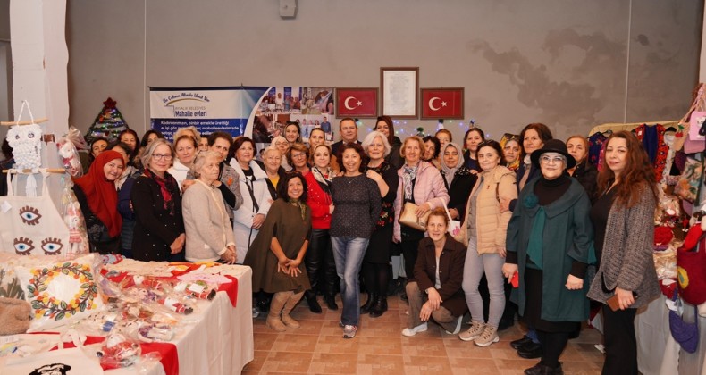AYVALIK’TA MAHALLE EVLERİNDE ÜRETİLENLER BÜYÜLÜYOR