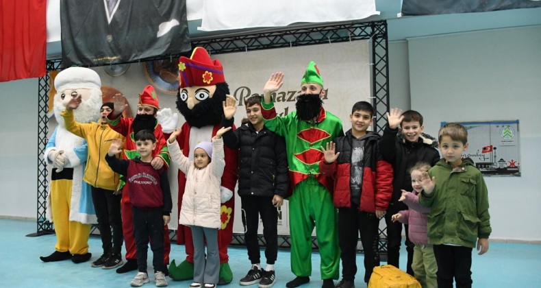 AHMET AKIN, DURSUNBEY’DE BİNLERCE KİŞİYLE İFTAR YAPTI