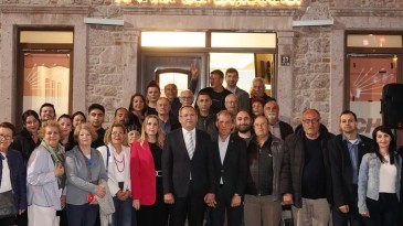 AYVALIK’TA BAŞKAN ERGİN PARTİLİLERİYLE BAYRAMLAŞTI