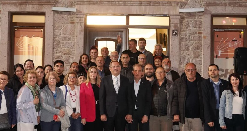 AYVALIK’TA BAŞKAN ERGİN PARTİLİLERİYLE BAYRAMLAŞTI