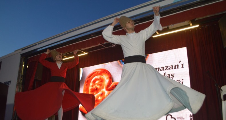 GÖMEÇ’TE BALIKESİR BÜYÜKŞEHİR BELEDİYESİ’NİN İFTARINA VATANDAŞ AKINI…