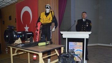 AYVALIK’TA SAHİL GÜVENLİK TURİZM LİSESİ ÖĞRENCİLERİNE MAVİ VATAN’I ANLATTI