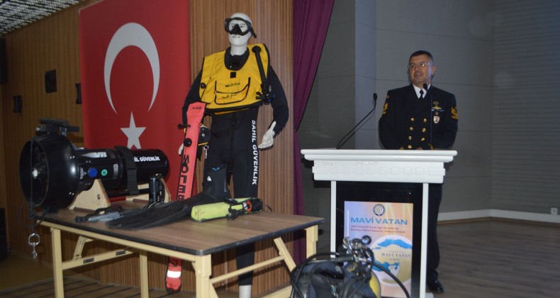 AYVALIK’TA SAHİL GÜVENLİK TURİZM LİSESİ ÖĞRENCİLERİNE MAVİ VATAN’I ANLATTI