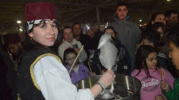 AYVALIK’TA BÜYÜKŞEHİR’İN İFTARINA BİNLERCE VATANDAŞ KATILDI