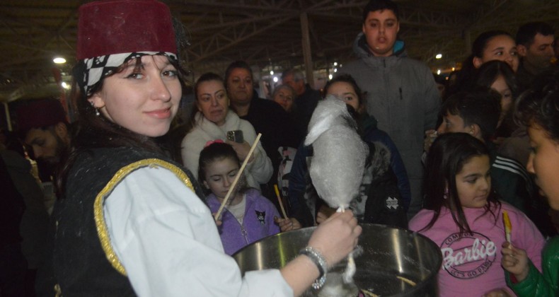 AYVALIK’TA BÜYÜKŞEHİR’İN İFTARINA BİNLERCE VATANDAŞ KATILDI