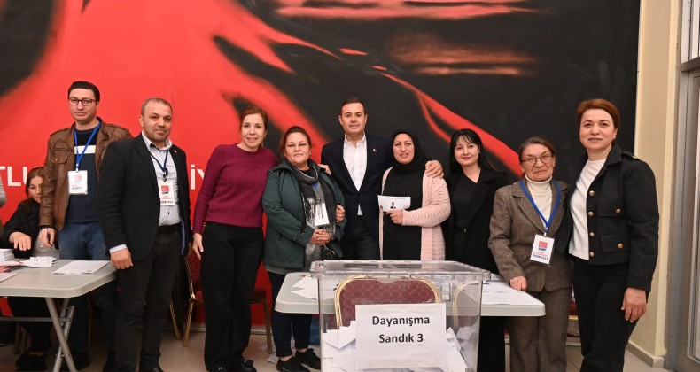BAŞKAN AKIN EŞİYLE BİRLİKTE DEMOKRASİ İÇİN OYUNU KULLANDI