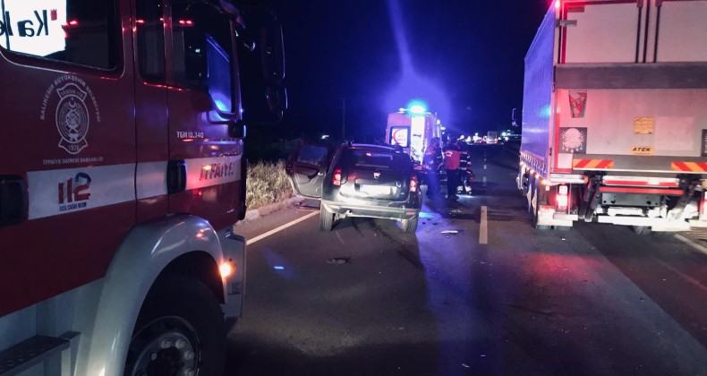 AYVALIK’TA TRAFİK KAZASI; 1 ÖLÜ, 2 YARALI