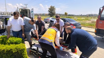 AYVALIK’TA İKİ OTOMOBİL ÇARPIŞTI; 1 YARALI