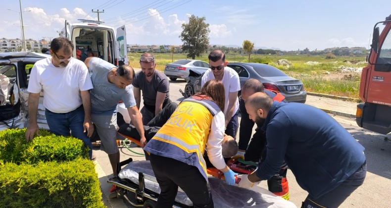 AYVALIK’TA İKİ OTOMOBİL ÇARPIŞTI; 1 YARALI