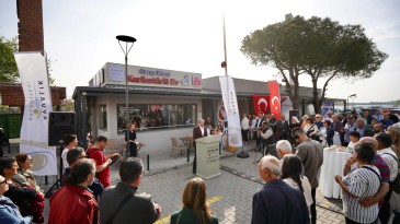 AYVALIK’TA OKTAY EKİNCİ KARİKATÜRLÜ EVİ VE AYVALIK KİTAPÇISI AÇILDI
