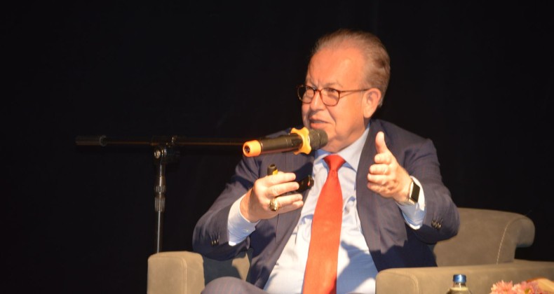 AYVALIK’TA CİHAT PAŞA’DAN ÇARPICI KONFERANS