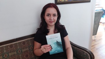AYVALIKLI YAZAR DERYA SÖNMEZ’E SAİT FAİK HİKÂYE ARMAĞANI “DOĞAN HIZLAN” ÖZEL ÖDÜLÜ