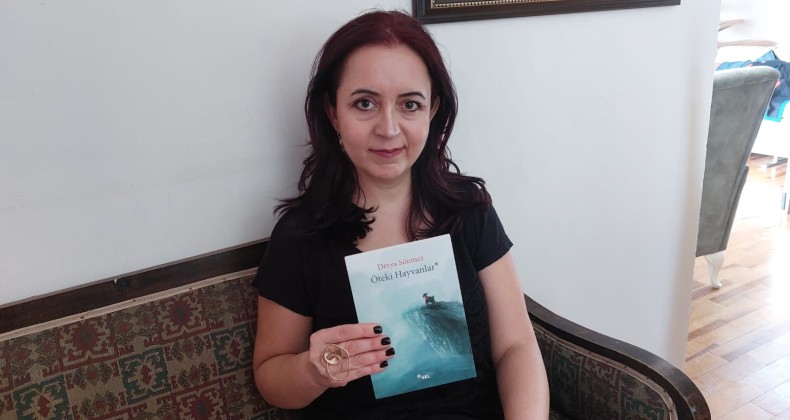 AYVALIKLI YAZAR DERYA SÖNMEZ’E SAİT FAİK HİKÂYE ARMAĞANI “DOĞAN HIZLAN” ÖZEL ÖDÜLÜ